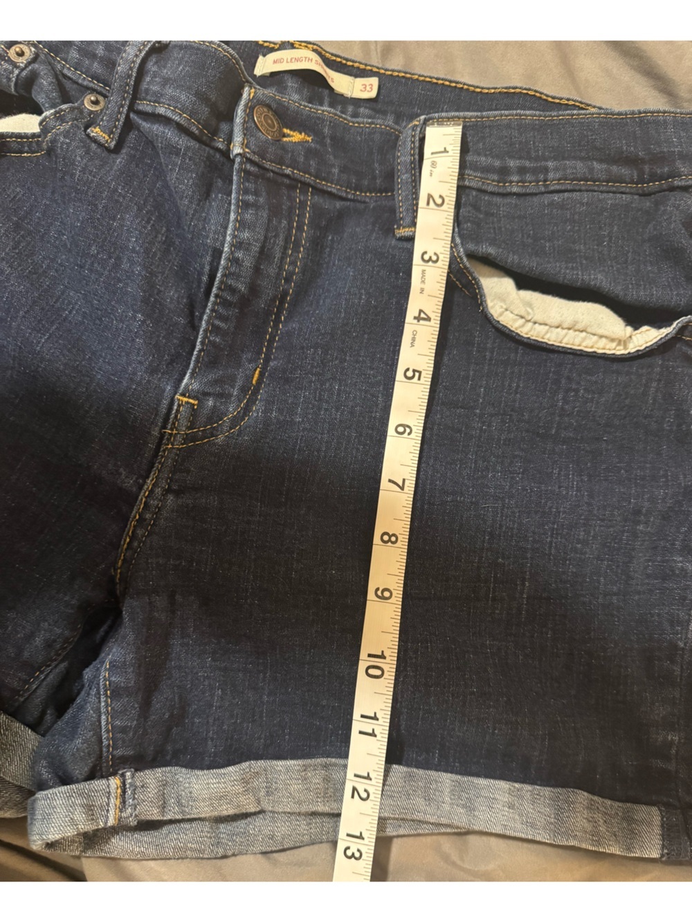 Levi’s Mid Length Denim Shorts Women’s Size 33 Dark Wash Cuffed Stretch - Picture 10 of 10